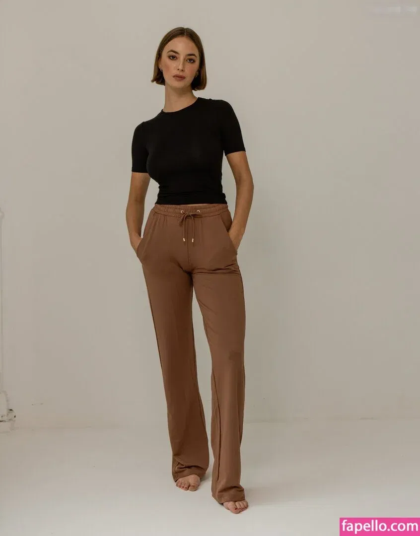 Amelie Manzoli Onlyfans Photo Gallery 