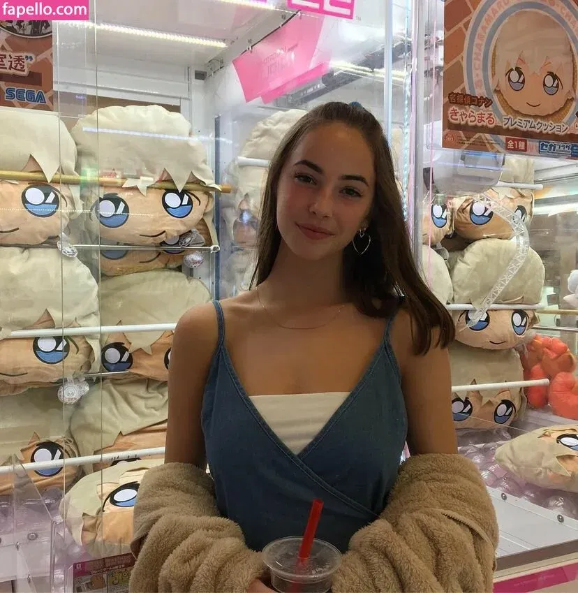 Amelie Manzoli Onlyfans Photo Gallery 