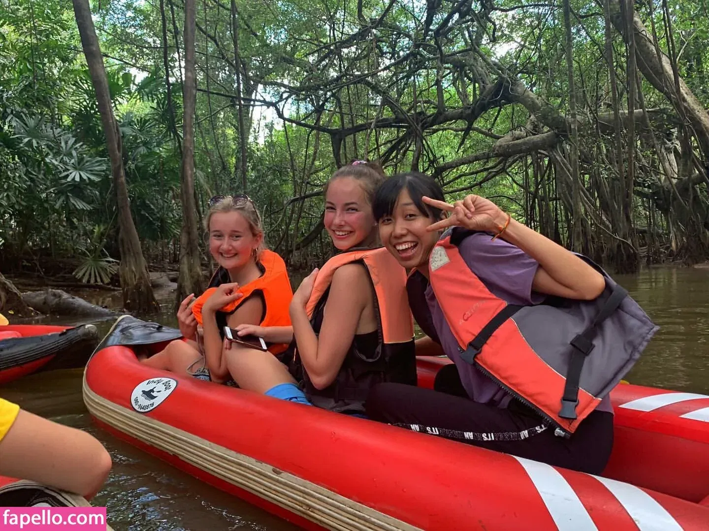 Amelie Manzoli Onlyfans Photo Gallery 