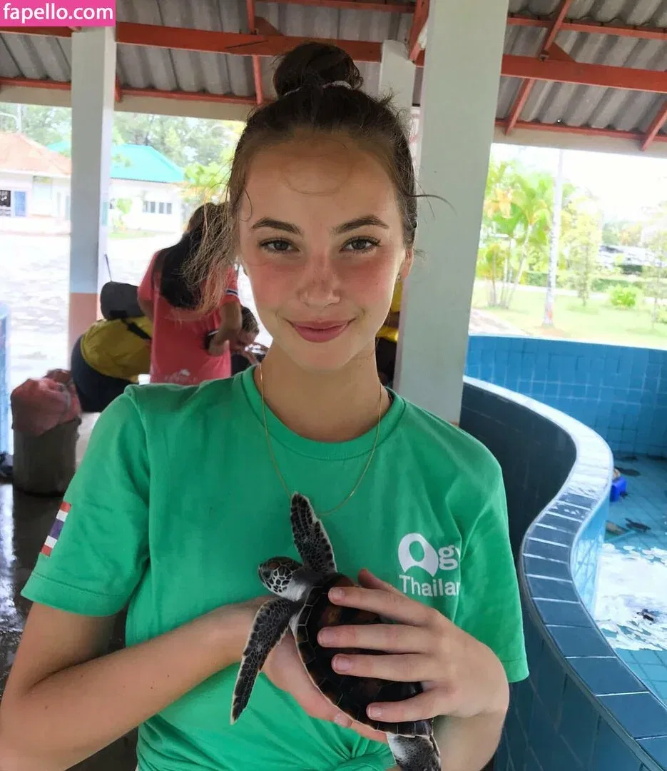 Amelie Manzoli Onlyfans Photo Gallery 