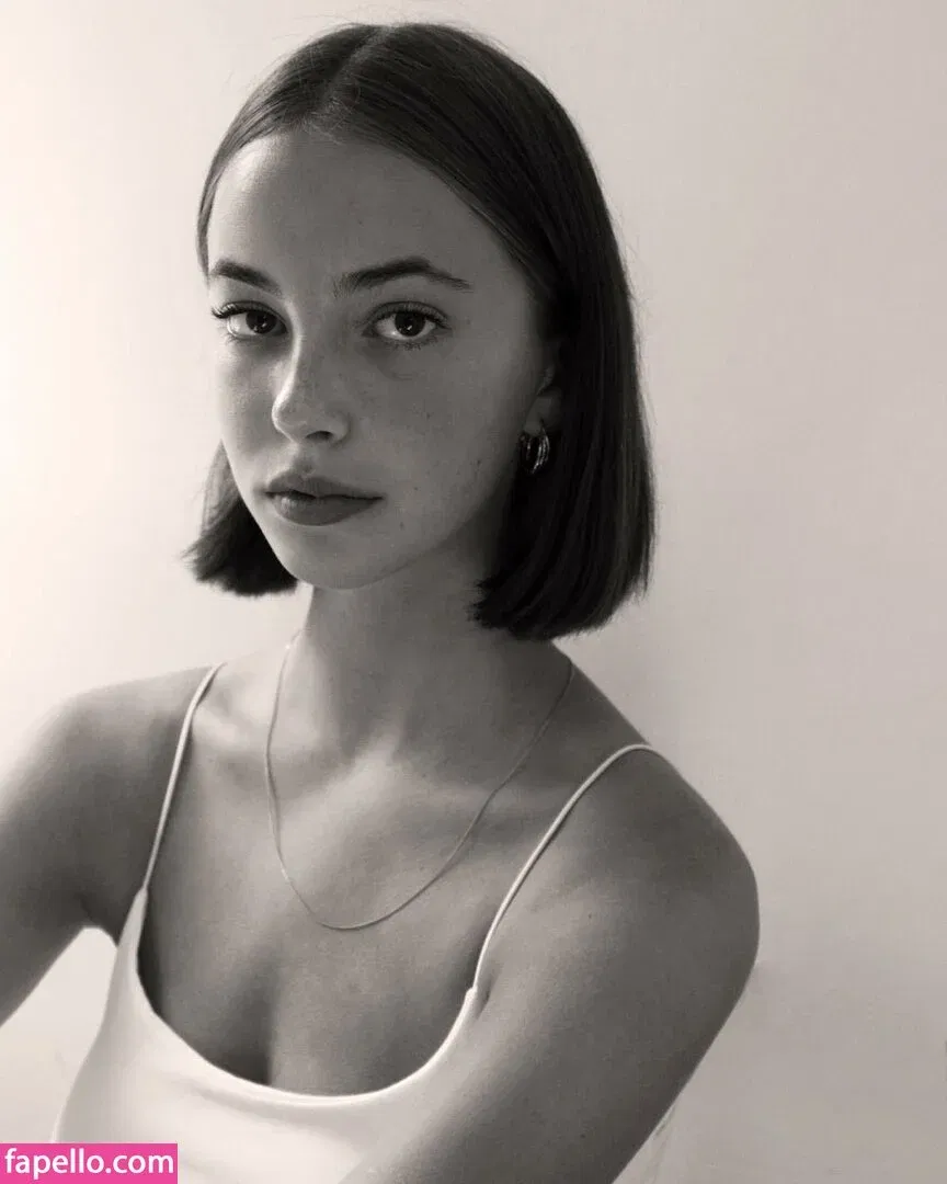 Amelie Manzoli Onlyfans Photo Gallery 