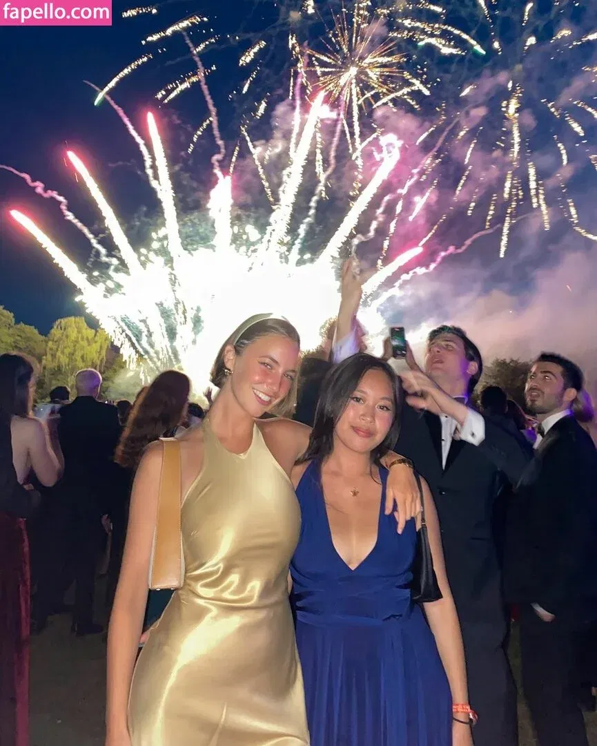 Amelie Manzoli Onlyfans Photo Gallery 