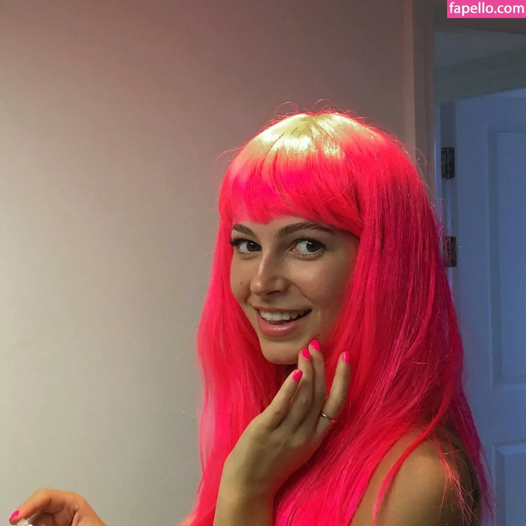 Amelie Manzoli Onlyfans Photo Gallery 