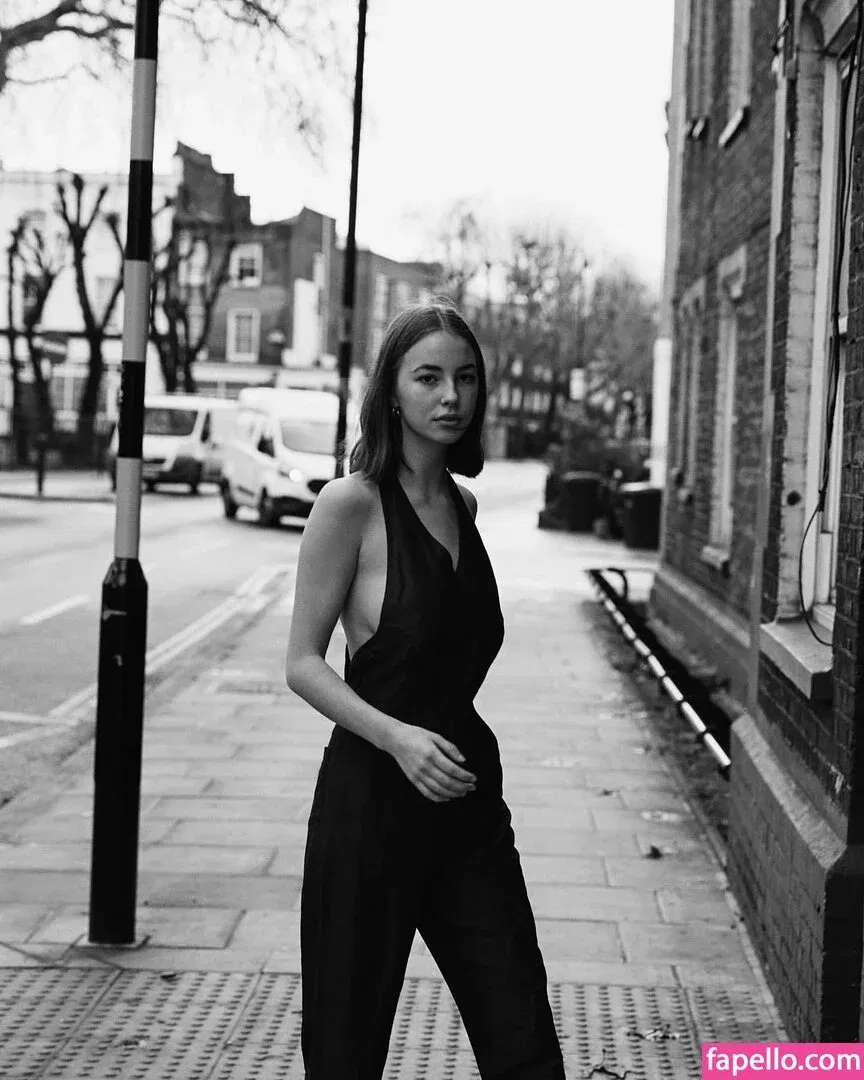 Amelie Manzoli Onlyfans Photo Gallery 