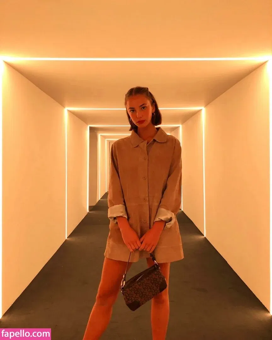 Amelie Manzoli Onlyfans Photo Gallery 