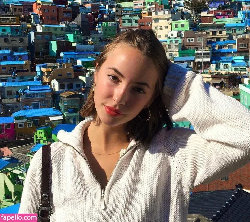 Amelie Manzoli Onlyfans Photo Gallery 