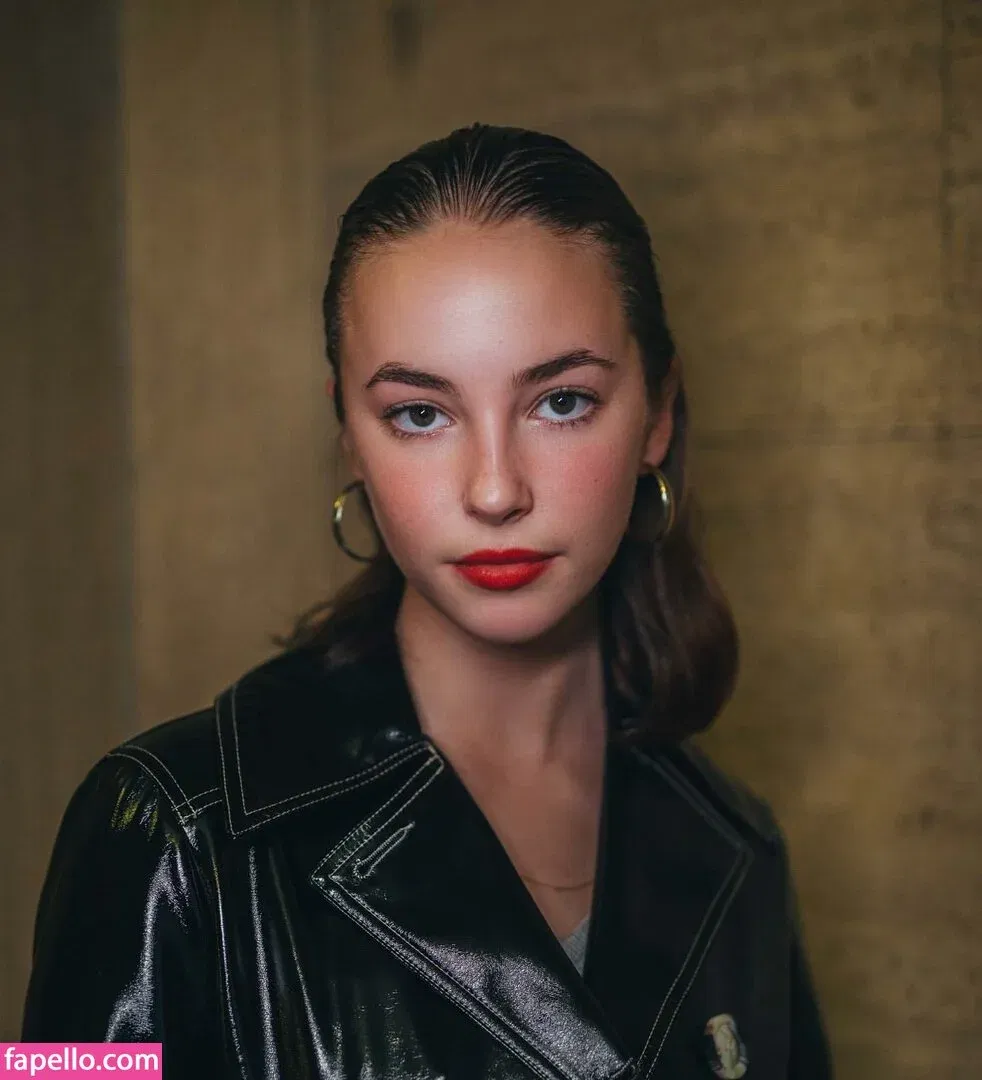 Amelie Manzoli Onlyfans Photo Gallery 