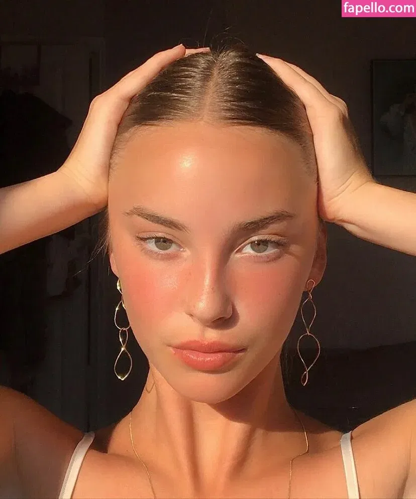 Amelie Manzoli Onlyfans Photo Gallery 