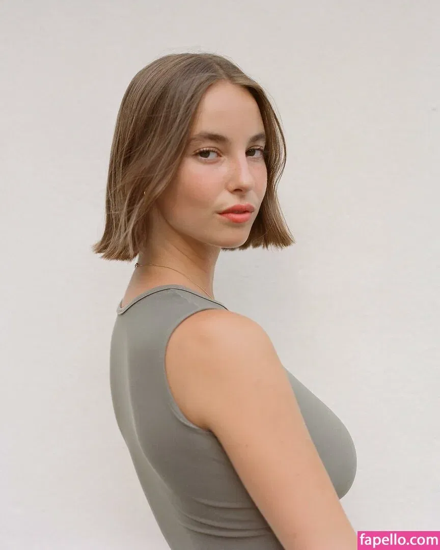 Amelie Manzoli Onlyfans Photo Gallery 