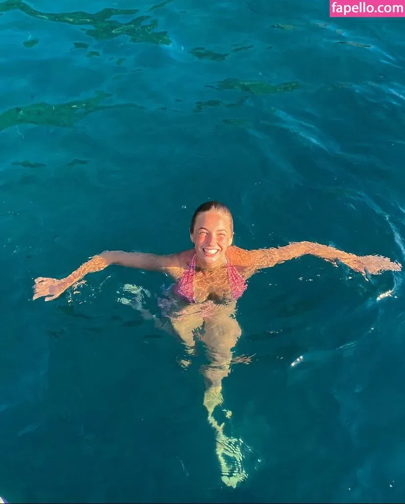 Amelie Manzoli Onlyfans Photo Gallery 