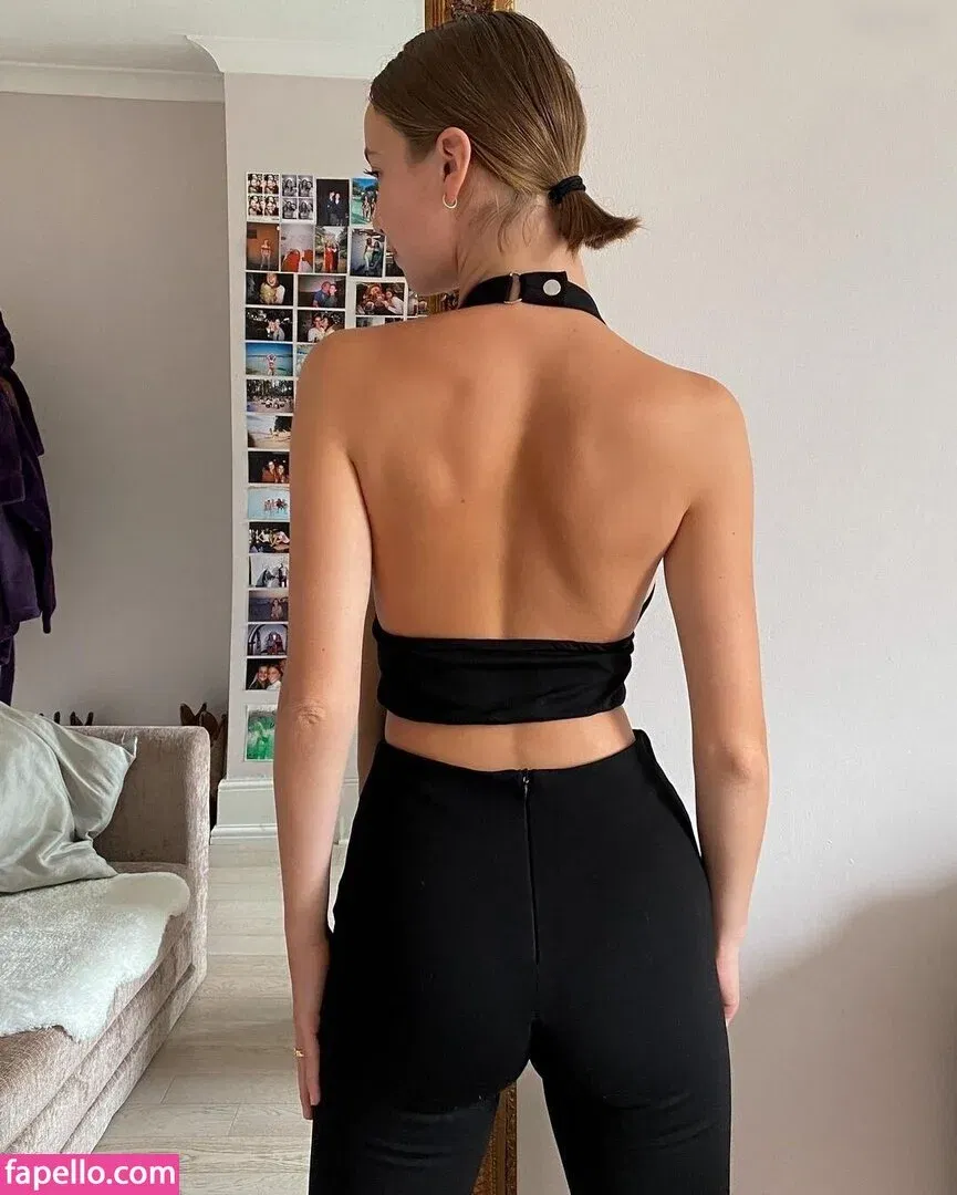 Amelie Manzoli Onlyfans Photo Gallery 