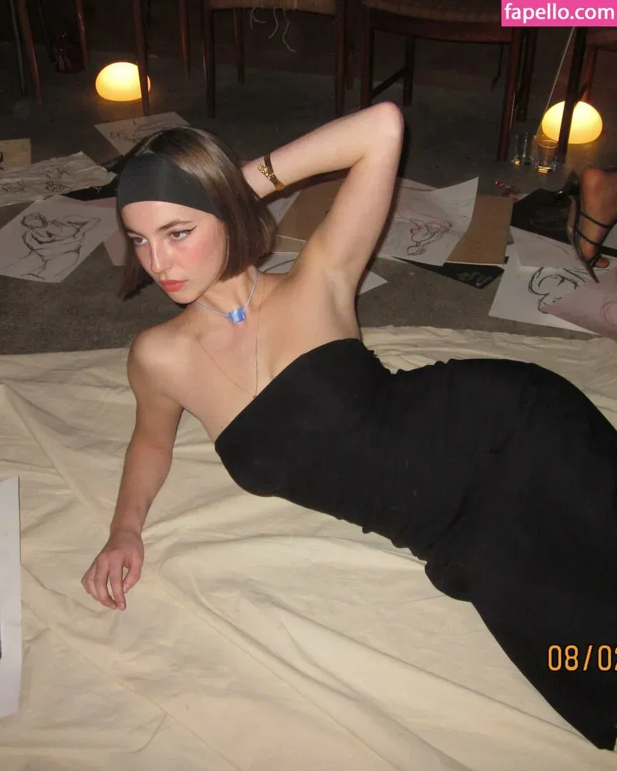 Amelie Manzoli Onlyfans Photo Gallery 