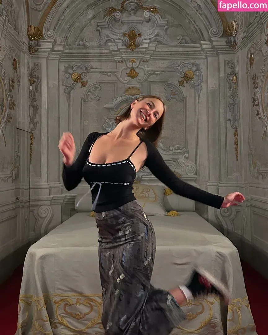 Amelie Manzoli Onlyfans Photo Gallery 