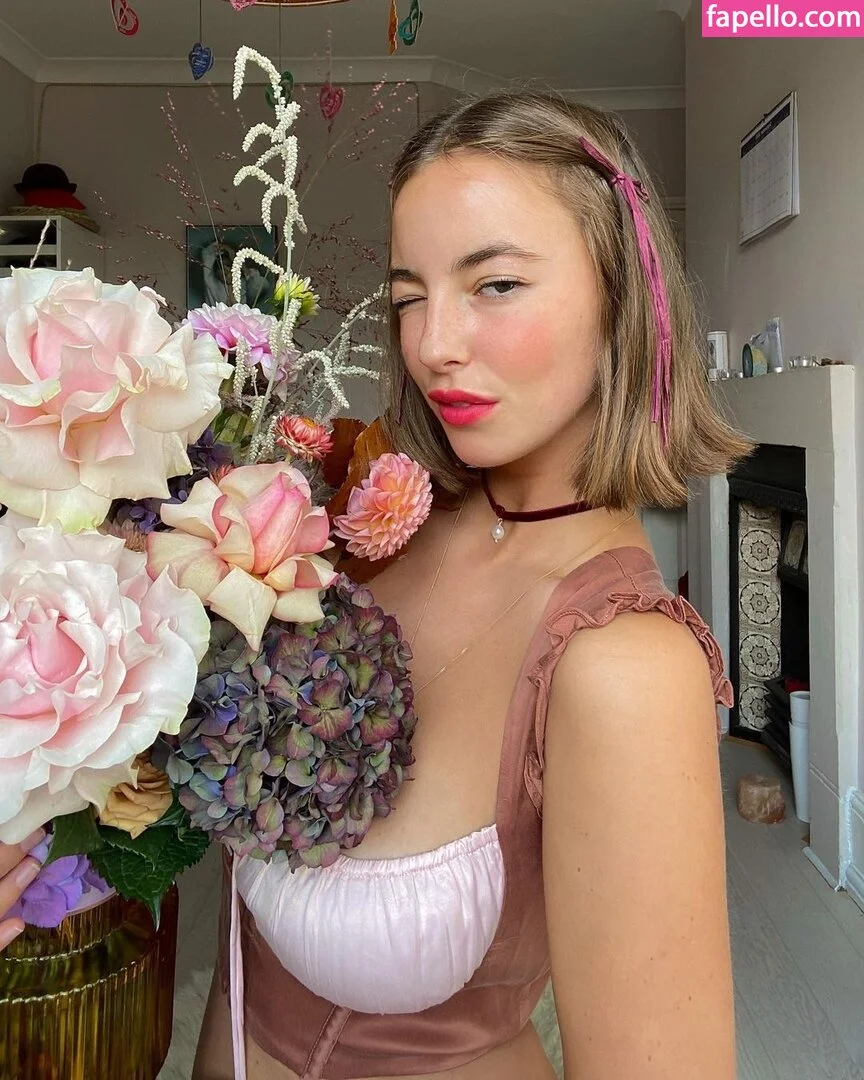 Amelie Manzoli Onlyfans Photo Gallery 