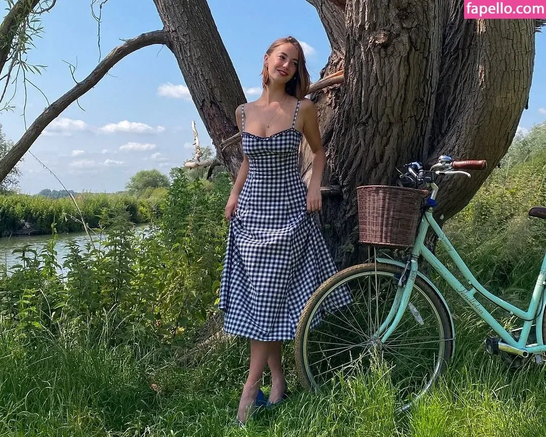 Amelie Manzoli Onlyfans Photo Gallery 