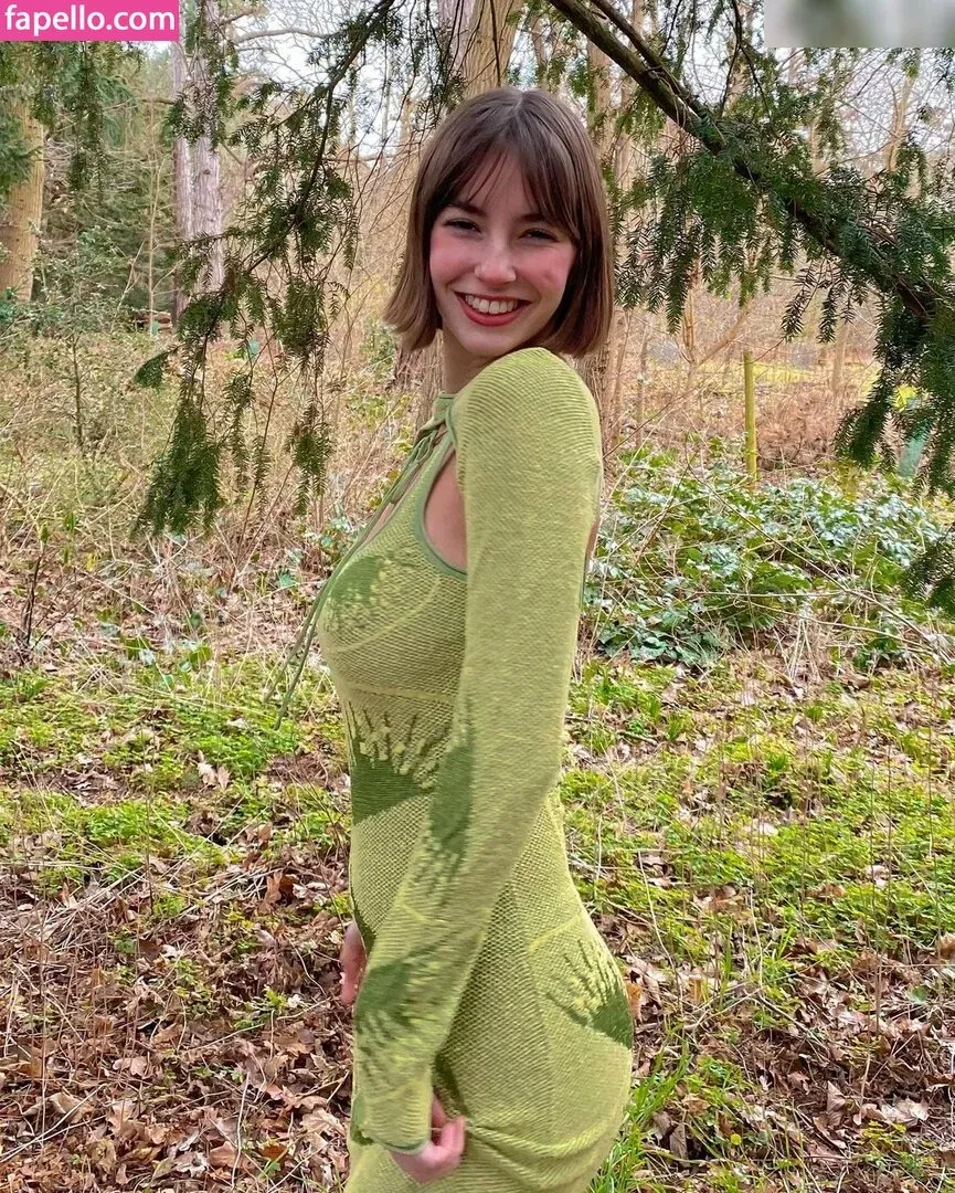 Amelie Manzoli Onlyfans Photo Gallery 