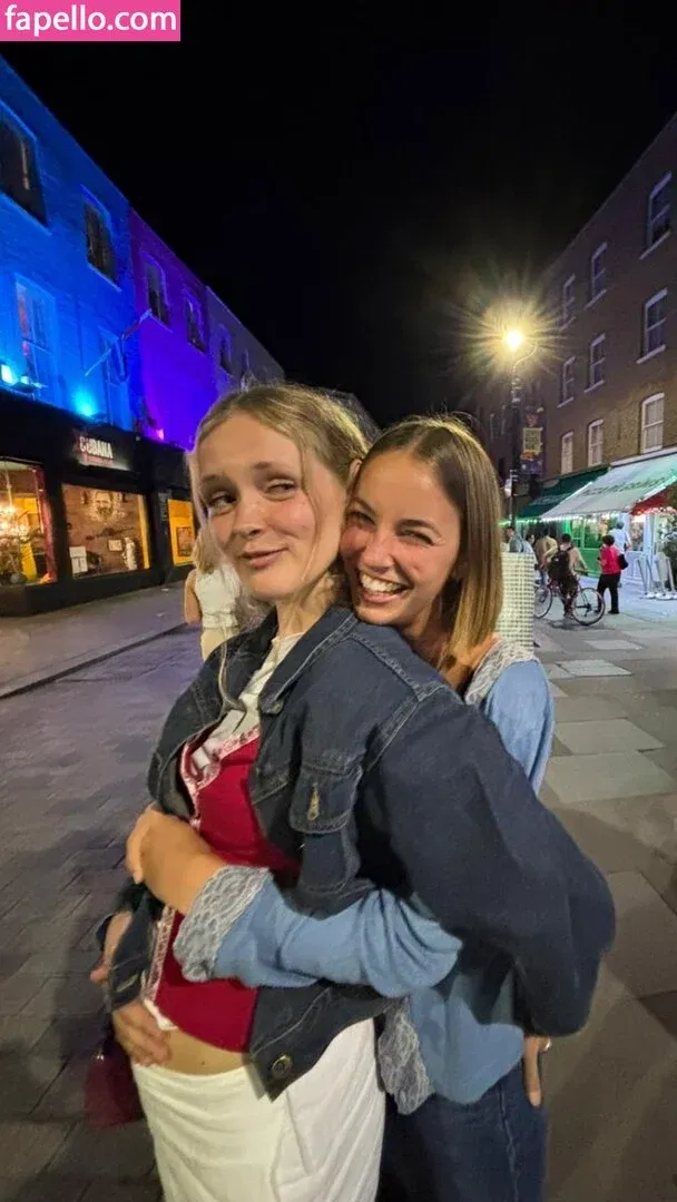 Amelie Manzoli Onlyfans Photo Gallery 