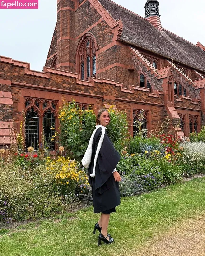 Amelie Manzoli Onlyfans Photo Gallery 