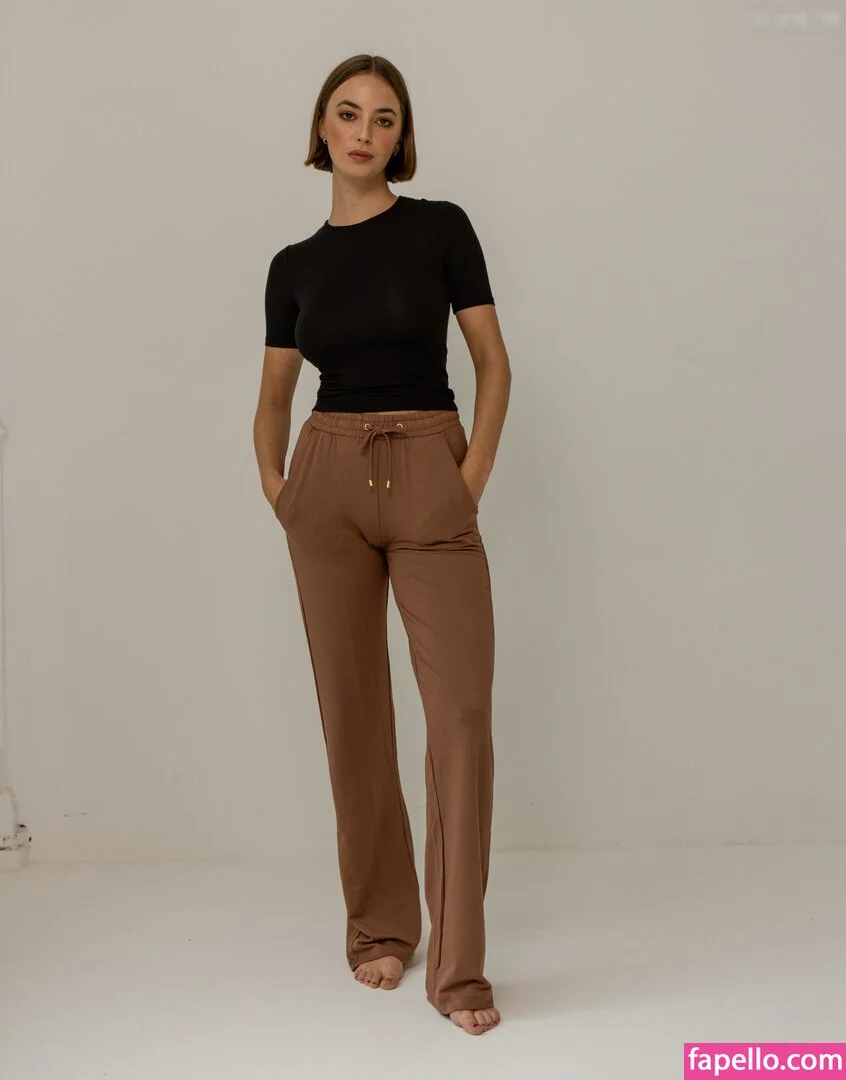 Amelie Manzoli Onlyfans Photo Gallery 