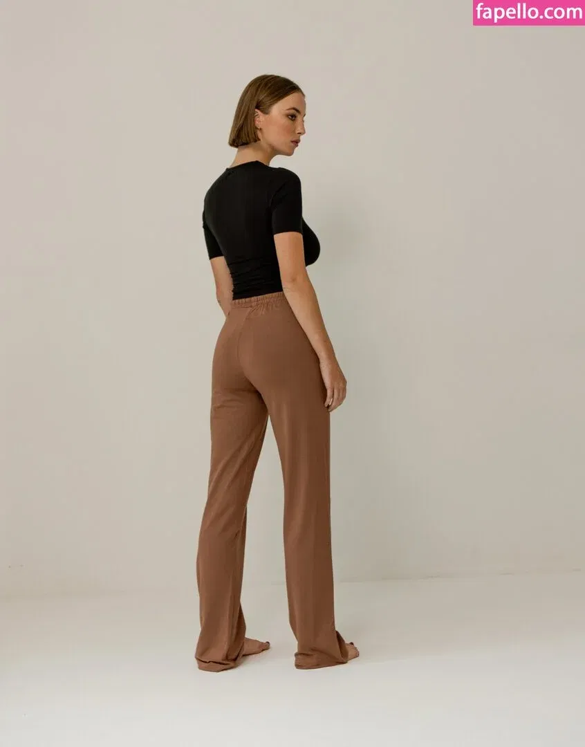 Amelie Manzoli Onlyfans Photo Gallery 