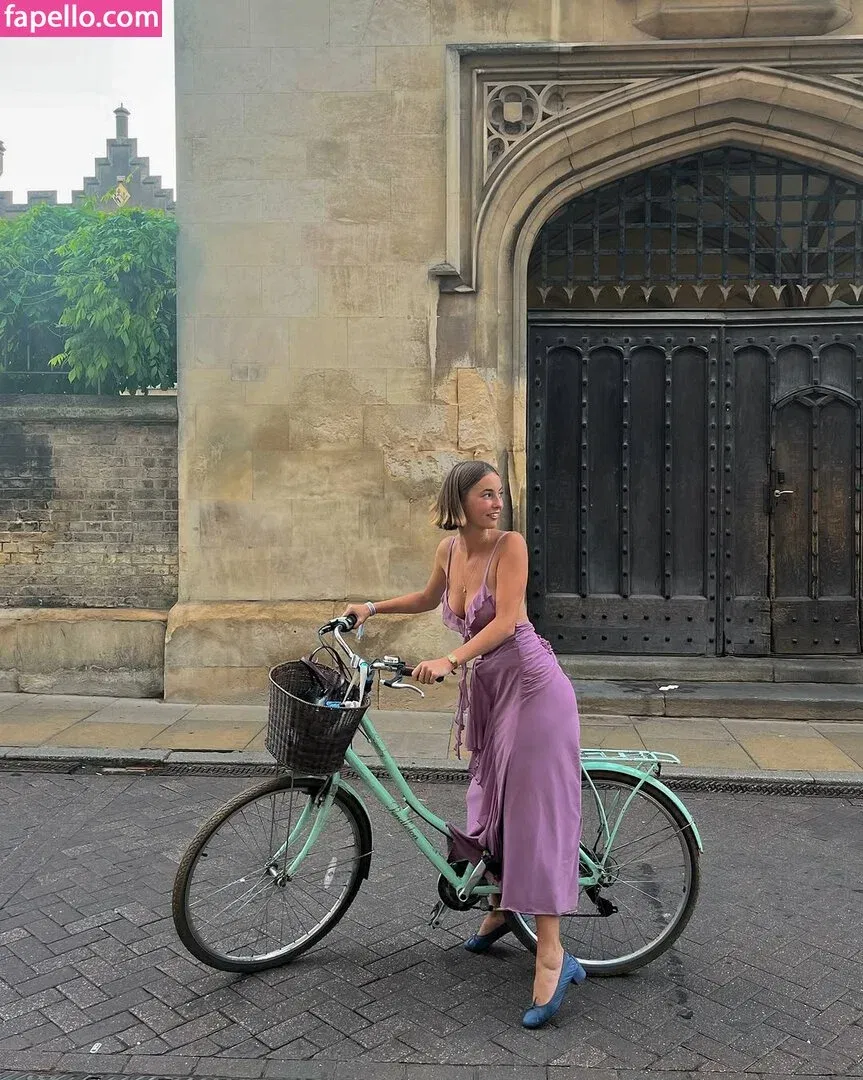 Amelie Manzoli Onlyfans Photo Gallery 