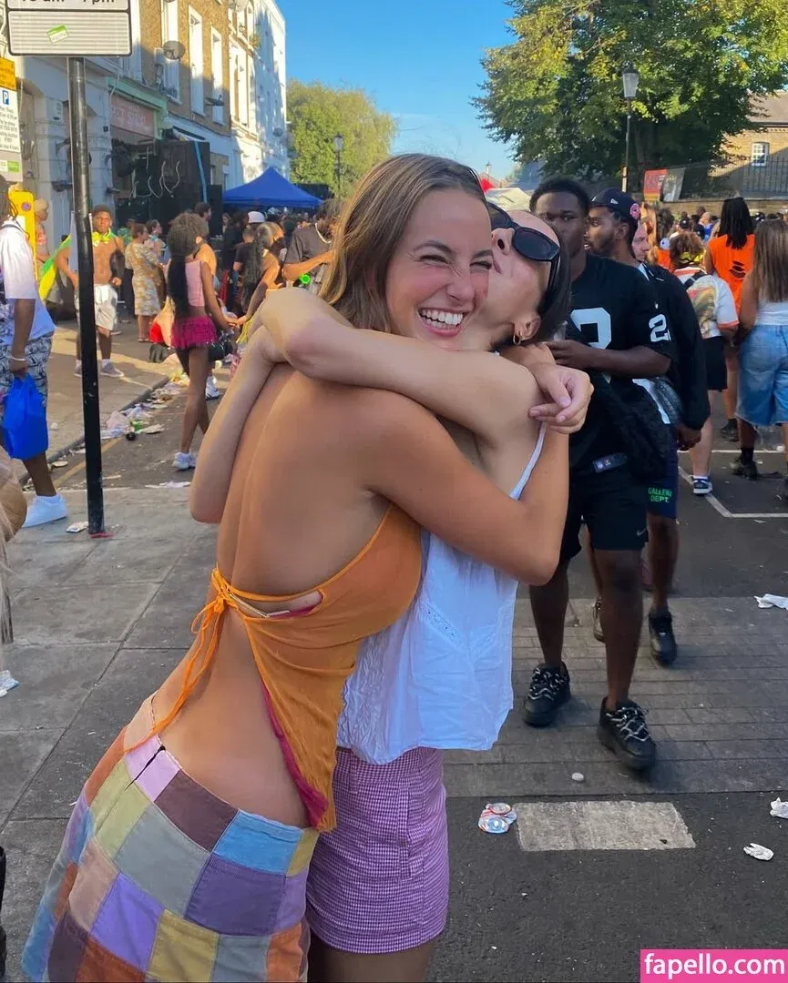 Amelie Manzoli Onlyfans Photo Gallery 