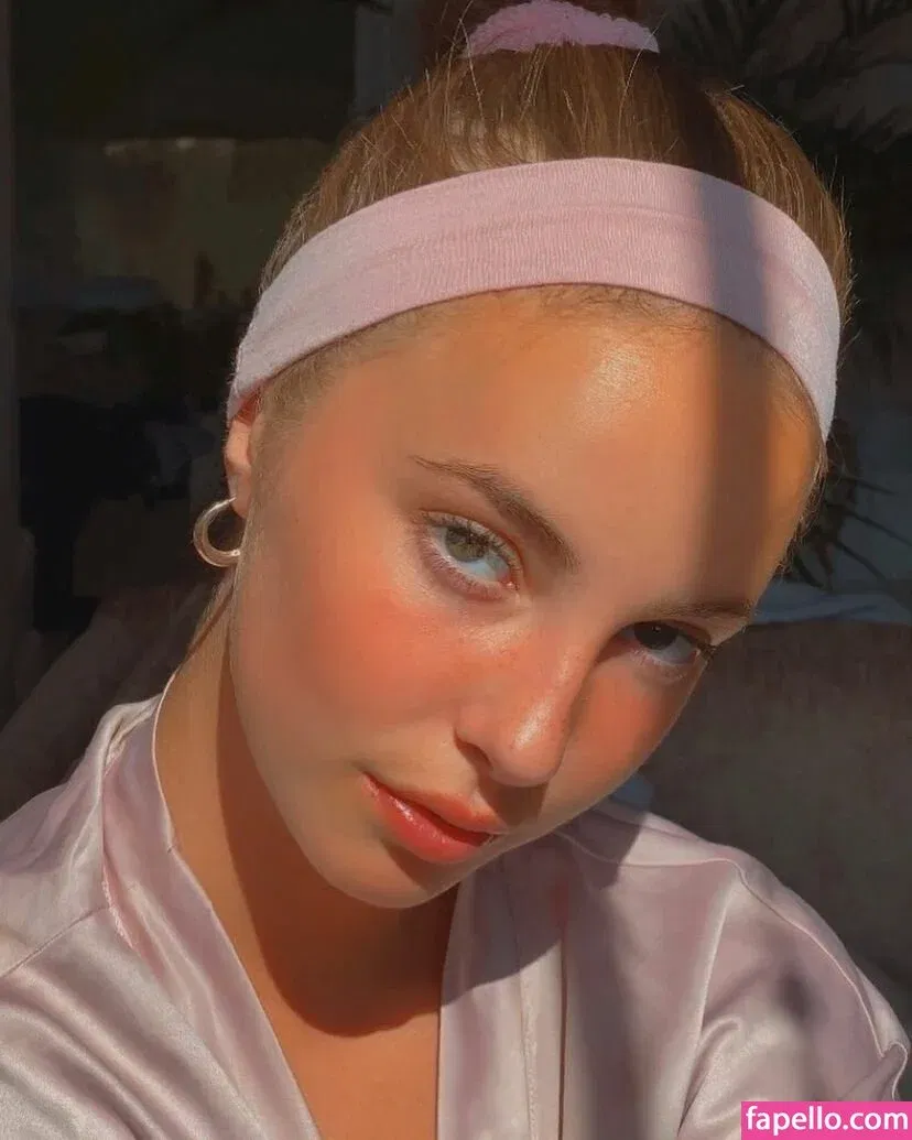 Amelie Manzoli Onlyfans Photo Gallery 