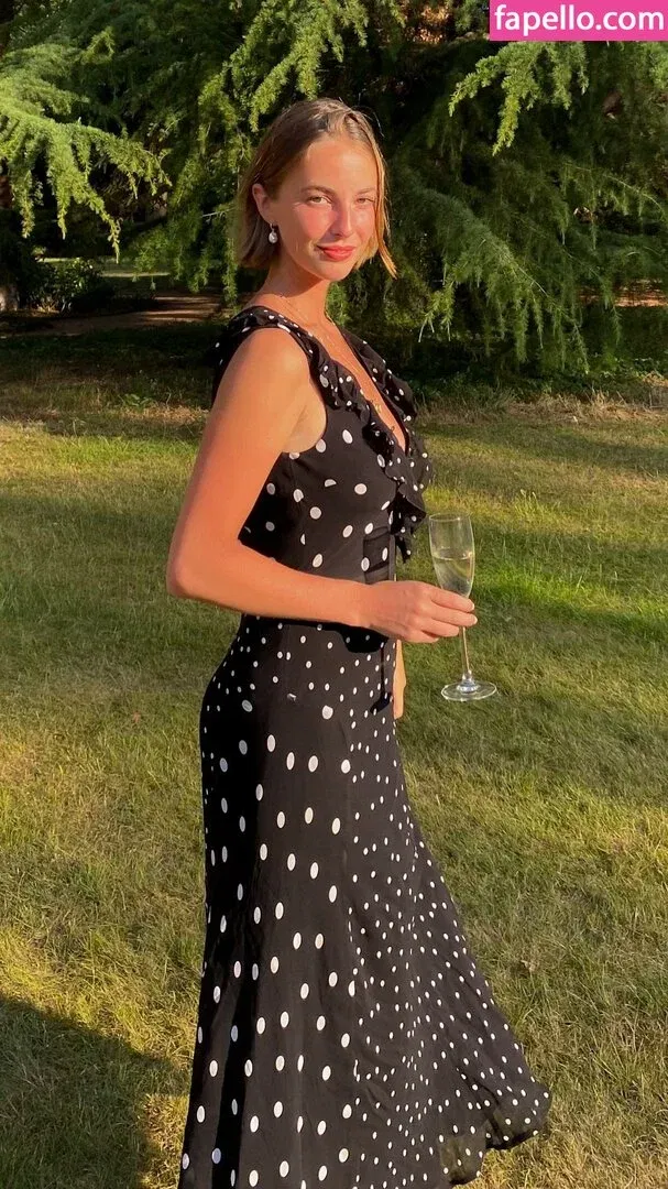 Amelie Manzoli Onlyfans Photo Gallery 