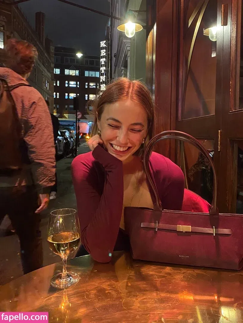 Amelie Manzoli Onlyfans Photo Gallery 