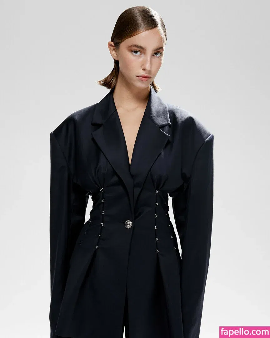 Amelie Manzoli Onlyfans Photo Gallery 