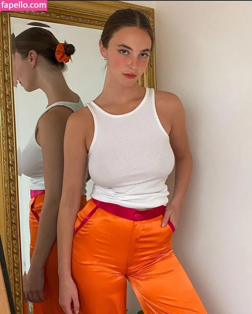 Amelie Manzoli Onlyfans Photo Gallery 