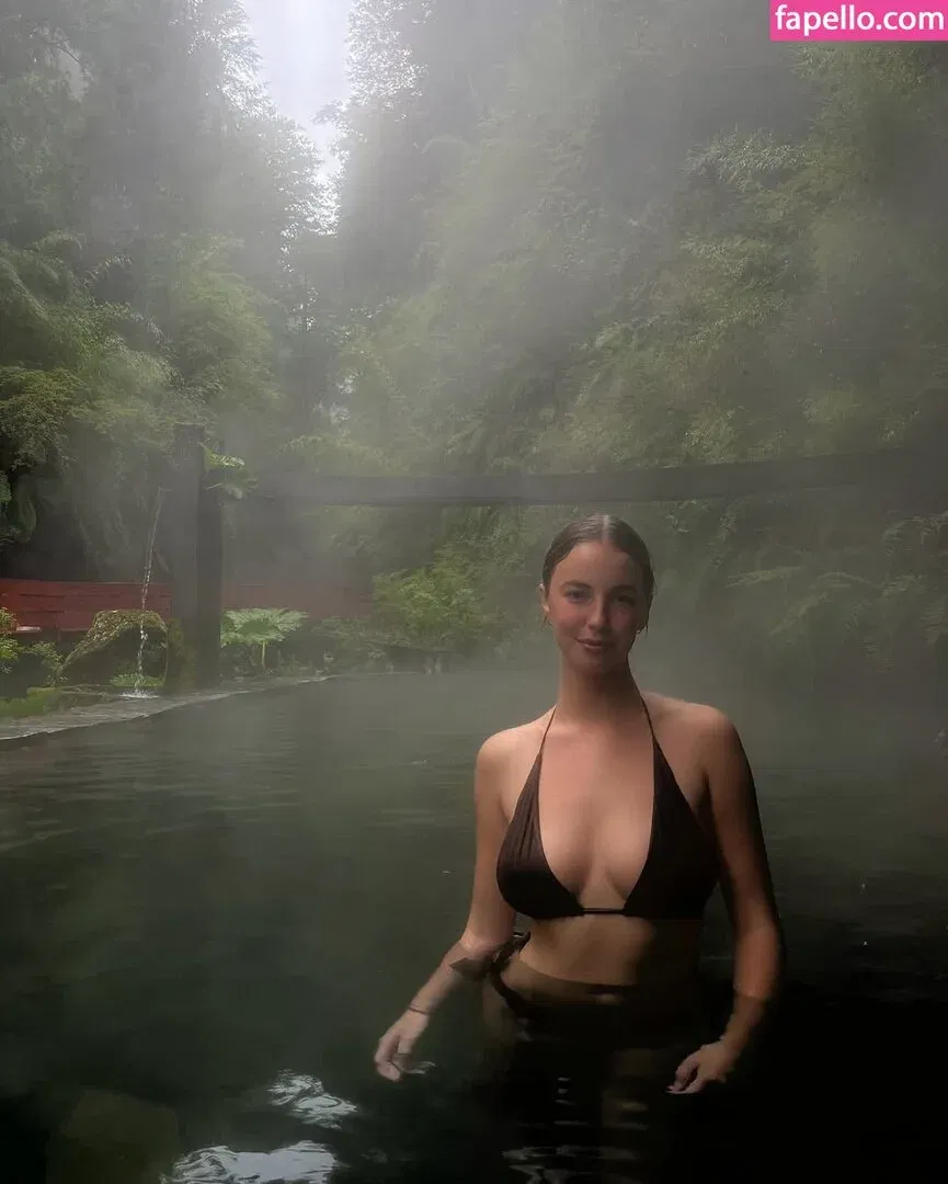 Amelie Manzoli Onlyfans Photo Gallery 