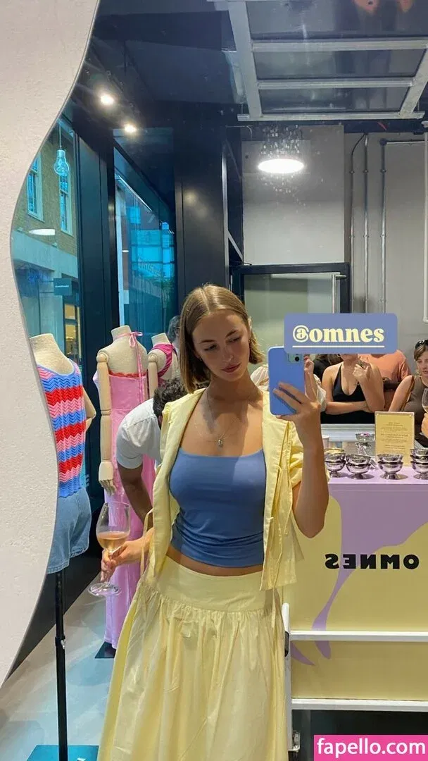 Amelie Manzoli Onlyfans Photo Gallery 