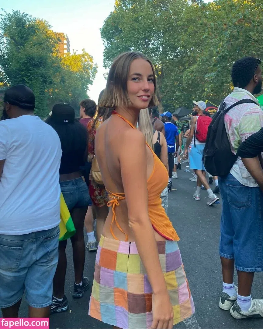 Amelie Manzoli Onlyfans Photo Gallery 