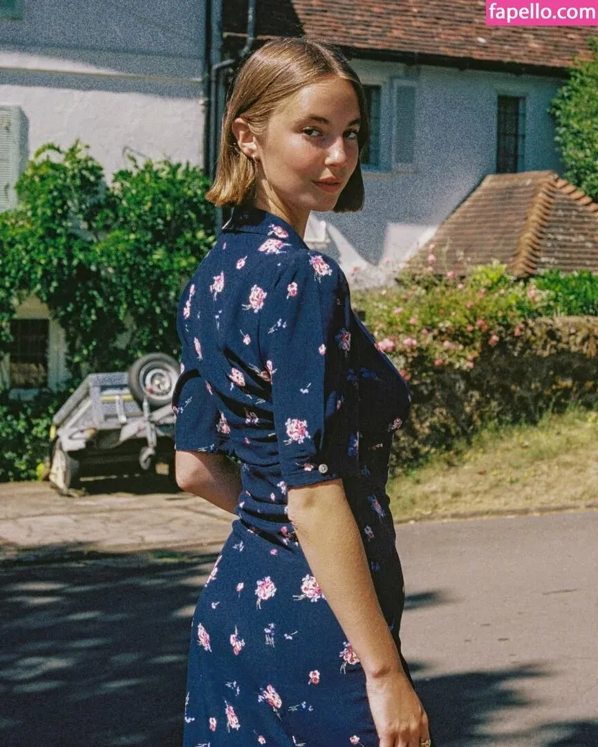 Amelie Manzoli Onlyfans Photo Gallery 