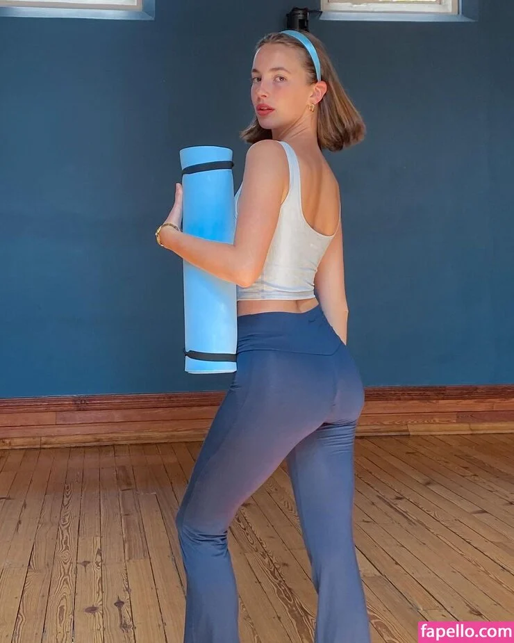 Amelie Manzoli Onlyfans Photo Gallery 