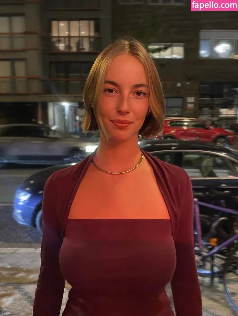 Amelie Manzoli Onlyfans Photo Gallery 