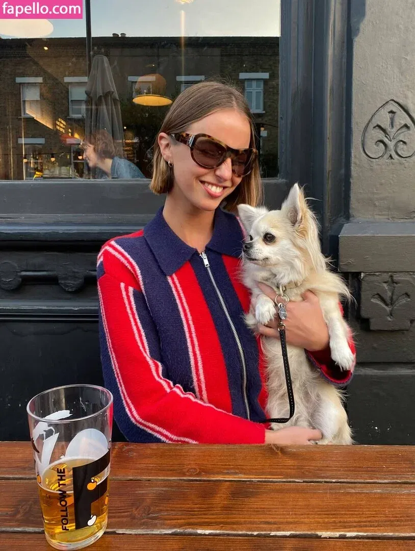 Amelie Manzoli Onlyfans Photo Gallery 