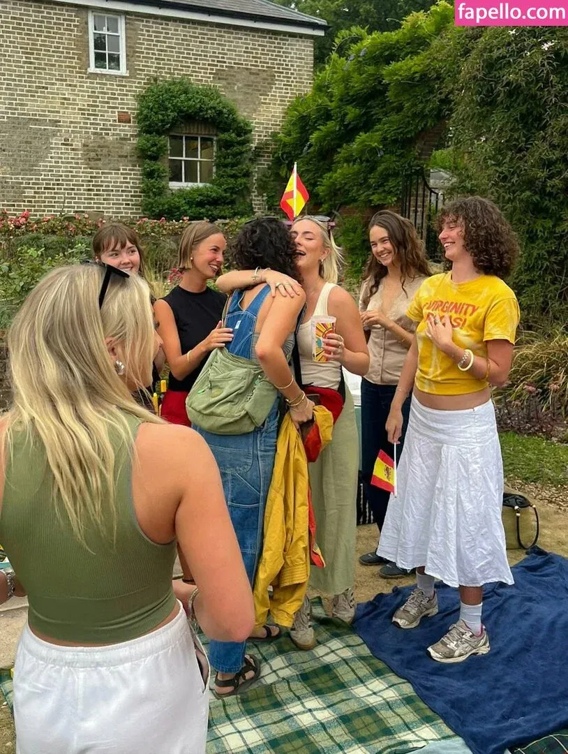 Amelie Manzoli Onlyfans Photo Gallery 