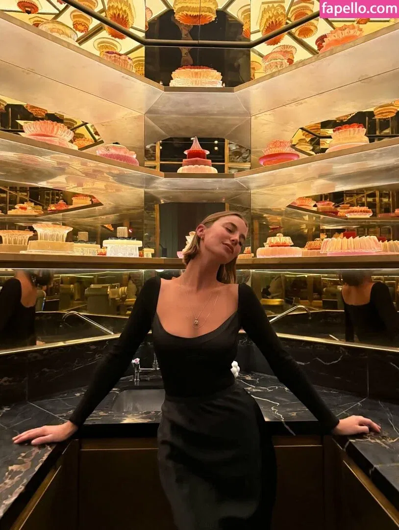 Amelie Manzoli Onlyfans Photo Gallery 