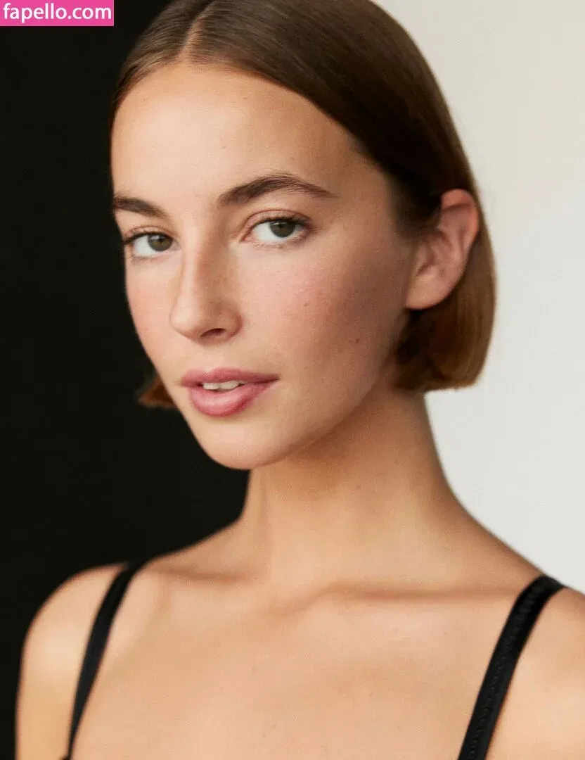 Amelie Manzoli Onlyfans Photo Gallery 