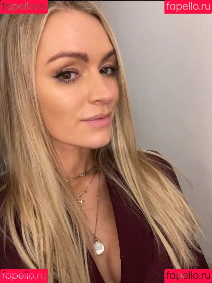 Laura Woods / laurawoodstv Onlyfans Photo Gallery 