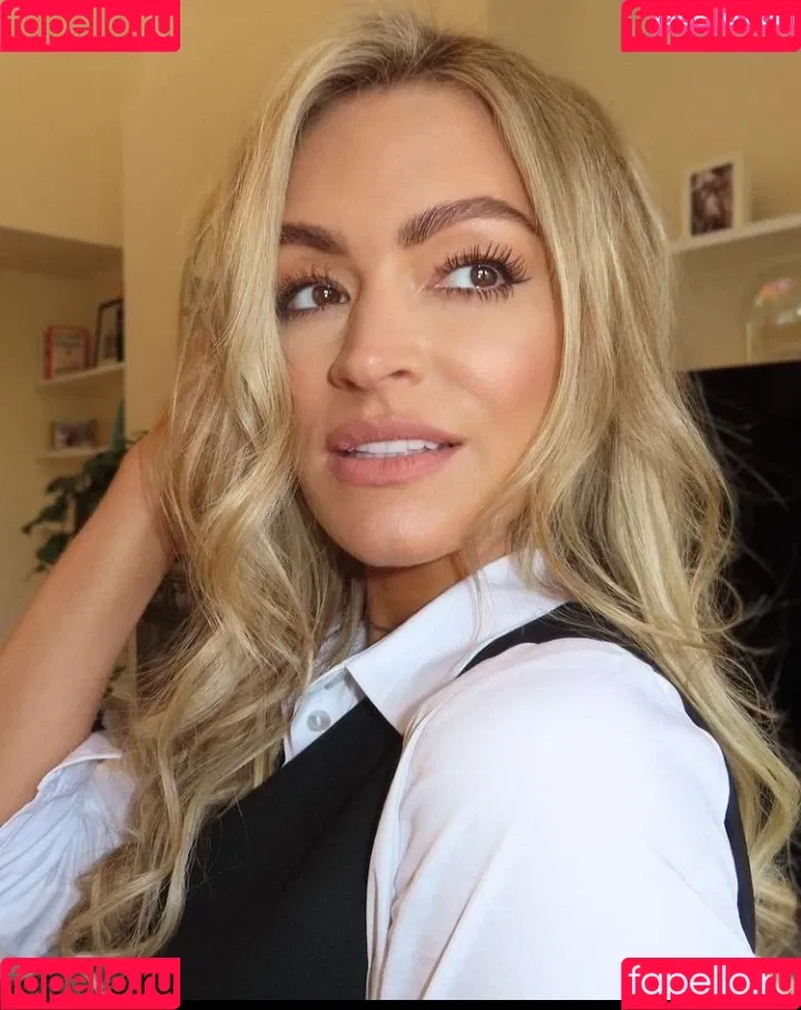 Laura Woods / laurawoodstv Onlyfans Photo Gallery 