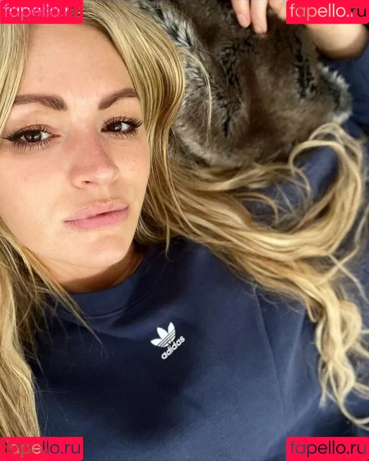 Laura Woods / laurawoodstv Onlyfans Photo Gallery 