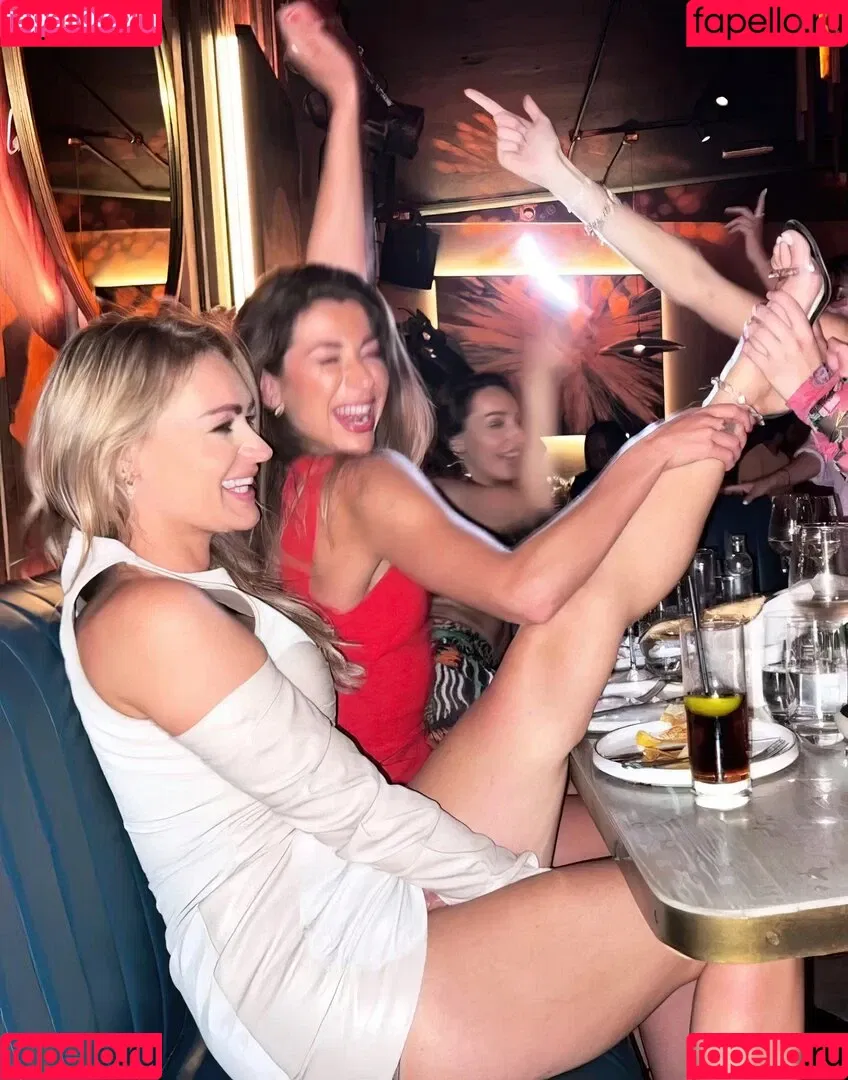 Laura Woods / laurawoodstv Onlyfans Photo Gallery 