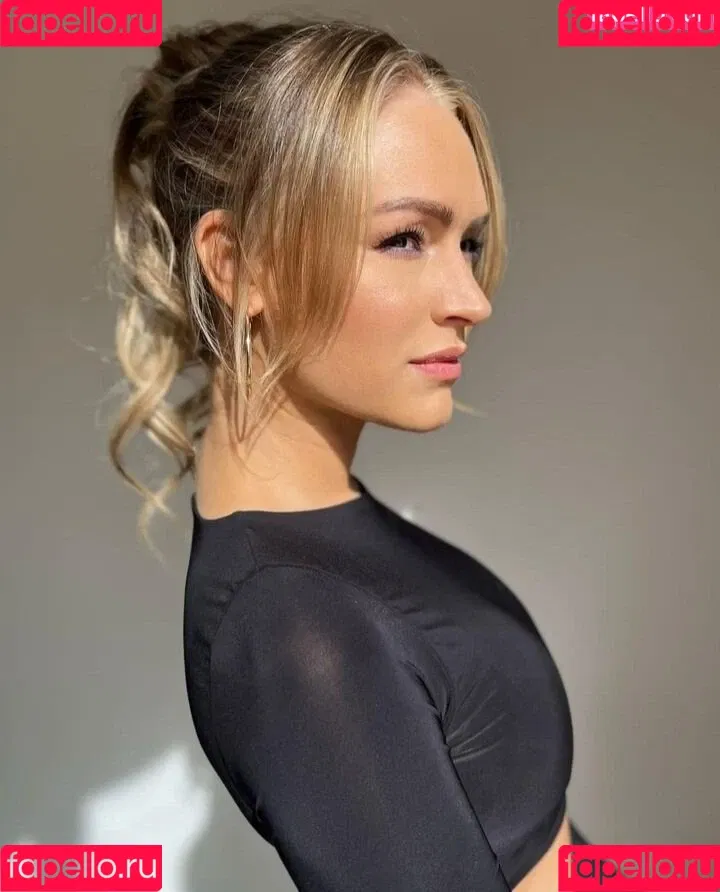 Laura Woods / laurawoodstv Onlyfans Photo Gallery 