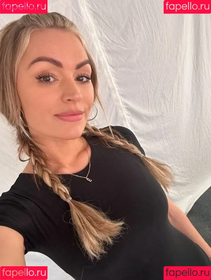 Laura Woods / laurawoodstv Onlyfans Photo Gallery 