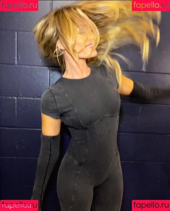 Laura Woods / laurawoodstv Onlyfans Photo Gallery 