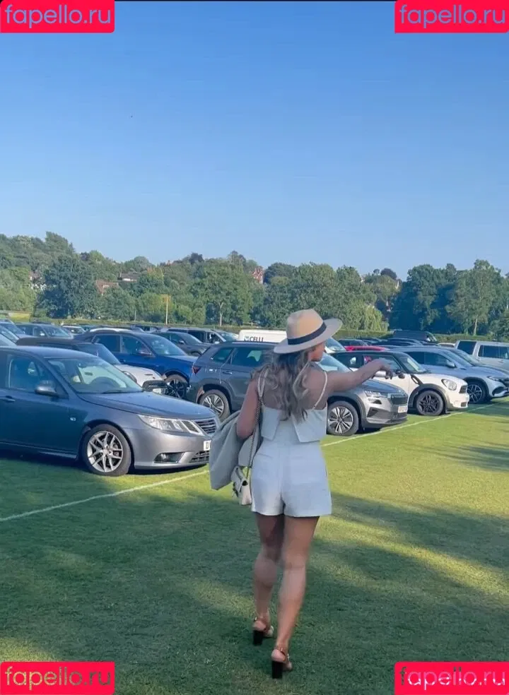 Laura Woods / laurawoodstv Onlyfans Photo Gallery 