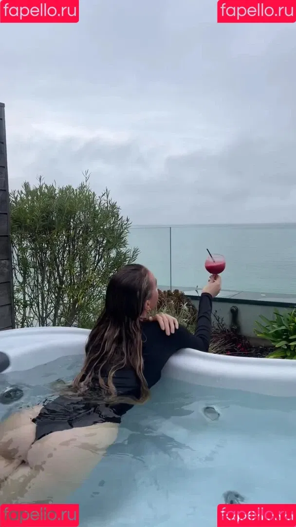 Laura Woods / laurawoodstv Onlyfans Photo Gallery 